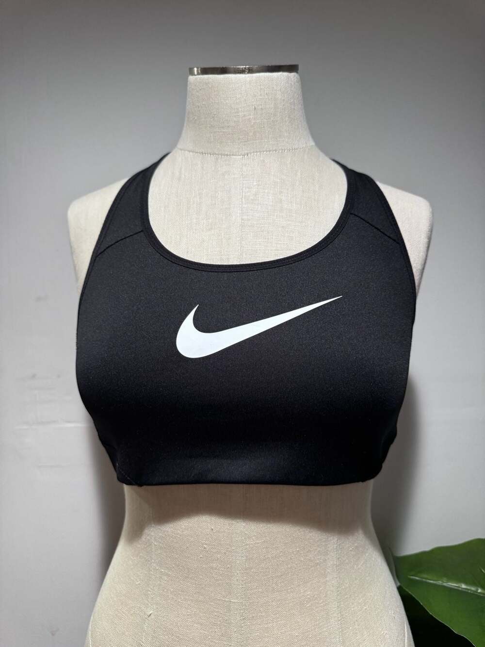 Nike Victory Shape Sports Bra Size M Black White